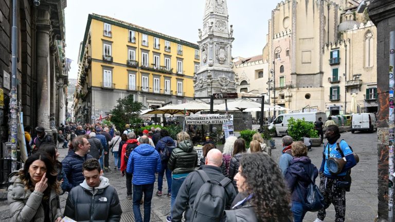 Turismo, a Napoli Pasqua d’oro. Business da 62 milioni: “Ma la città è più cara” Turismo, a Napoli Pasqua d’oro. Business da 62 milioni: “Ma la città è più cara”