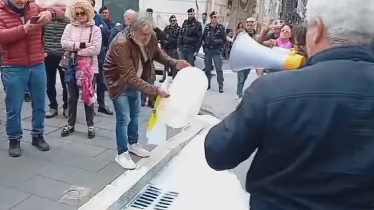 Agricoltori in strada a Caserta “per il diritto al reddito” Agricoltori in strada a Caserta “per il diritto al reddito”