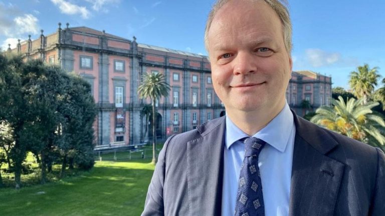 Capodimonte, segnali di crisi: i numeri calano, il museo rilancia ma pesa il doppio ruolo di Schmidt Capodimonte, segnali di crisi: i numeri calano, il museo rilancia ma pesa il doppio ruolo di Schmidt