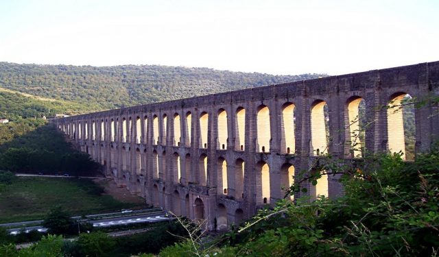 L’Acquedotto Carolino si Illumina: Non Perdere l’Inaugurazione Notturna L’Acquedotto Carolino si Illumina: Non Perdere l’Inaugurazione Notturna