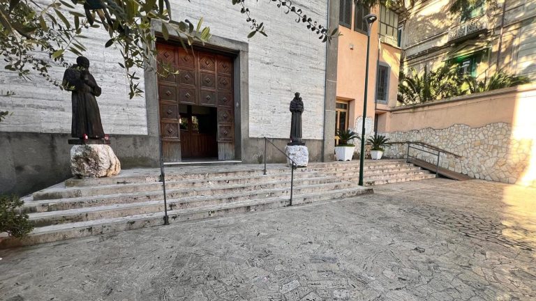 Napoli, 32 chiese aprono le porte alla città: convenzione tra Comune e arcidiocesi per iniziative ed eventi Napoli, 32 chiese aprono le porte alla città: convenzione tra Comune e arcidiocesi per iniziative ed eventi
