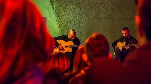 Neapolitan Gipsy Jazz e omaggi a Pino Daniele nella Napoli Sotterranea