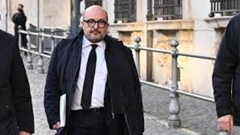 Sangiuliano: “Con il sindaco di Napoli rapporti eccellenti” E annuncia: “Per Pompei ho finanziato nuovi scavi” Sangiuliano: “Con il sindaco di Napoli rapporti eccellenti” E annuncia: “Per Pompei ho finanziato nuovi scavi”