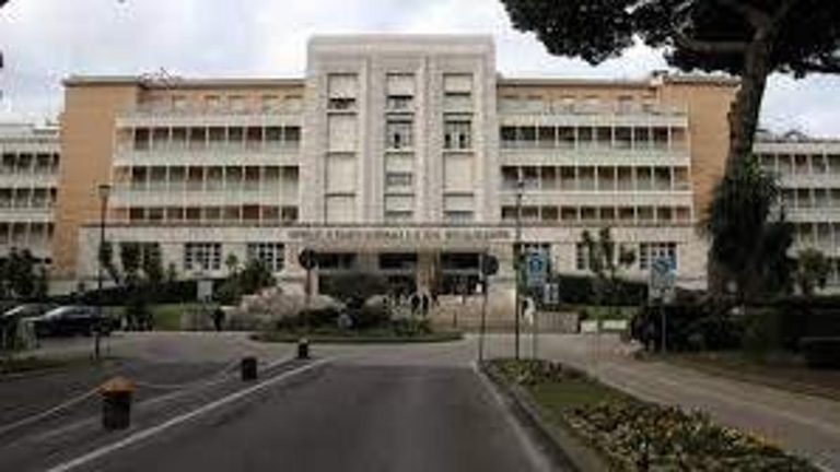 A Napoli un ragazzo di 16 anni recupera l’udito grazie a un delicato intervento A Napoli un ragazzo di 16 anni recupera l’udito grazie a un delicato intervento
