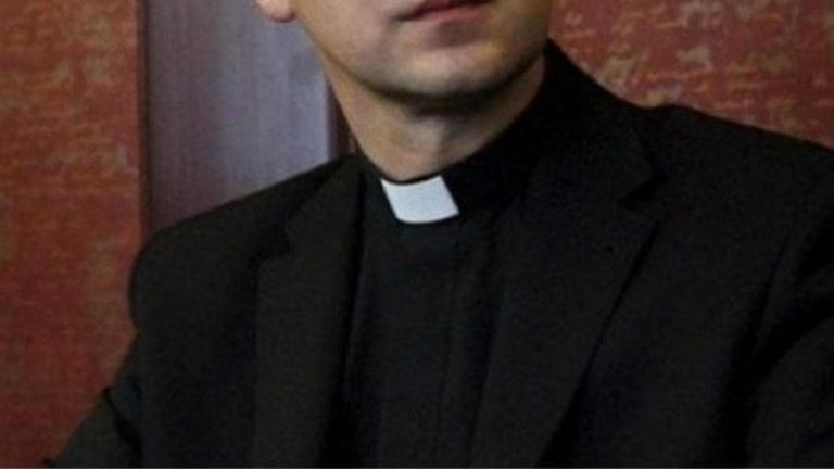 Abusi su minore, Cassazione conferma 8 anni a sacerdote. Il padre della vittima ha scoperto tutto