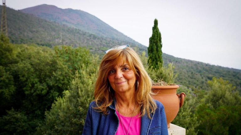 Campi Flegrei, la vulcanologa: “Sciami sismici attesi, al momento non c’è un rischio eruzione”