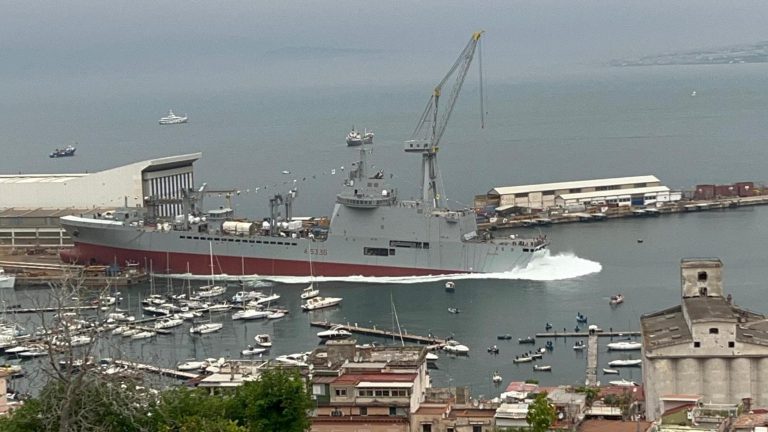 Castellammare, il fascino del varo: ecco il battesimo del mare della nave Atlante Castellammare, il fascino del varo: ecco il battesimo del mare della nave Atlante