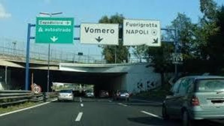 Non paga il pedaggio della tangenziale di Napoli per 872 volte: condannata a sei mesi e a risarcire il danno