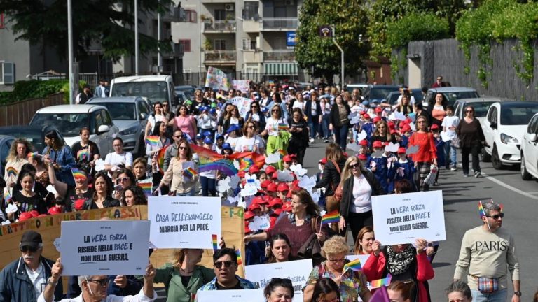 Quarto, studenti in marcia per la pace: “Basta guerra e basta morte”