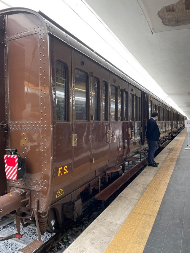 Ritornano i viaggi con l’Archeotreno: in treno storico da Napoli Centrale ai tesori di Paestum Ritornano i viaggi con l’Archeotreno: in treno storico da Napoli Centrale ai tesori di Paestum