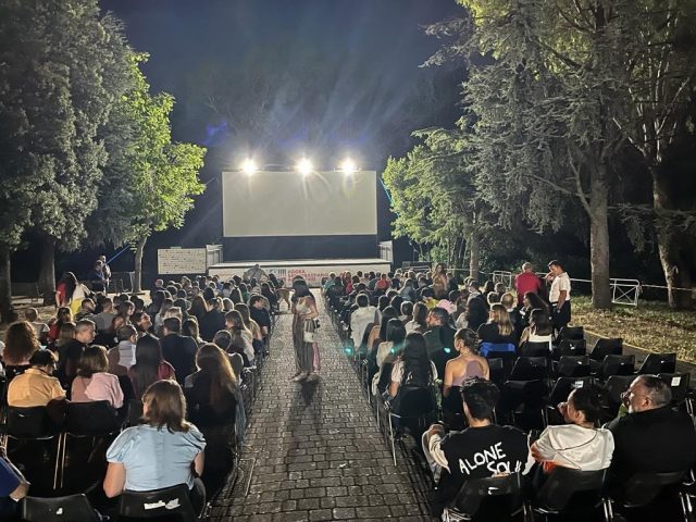 Agorà San Sebastiano al Vesuvio 2024: film a 3,50€, spettacoli e concerti all’aperto nel grande parco urbano Agorà San Sebastiano al Vesuvio 2024: film a 3,50€, spettacoli e concerti all’aperto nel grande parco urbano