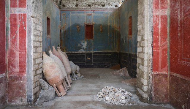Ancora meraviglie ritrovate negli Scavi di Pompei: spunta un bellissimo Sacrario Blu Ancora meraviglie ritrovate negli Scavi di Pompei: spunta un bellissimo Sacrario Blu