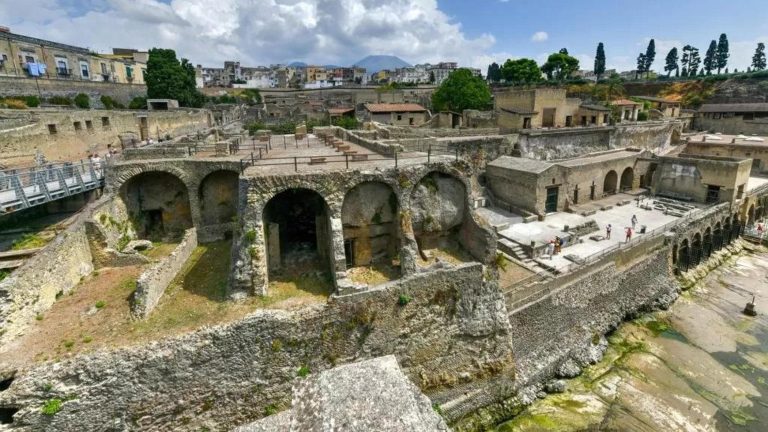 Ercolano, riapre l’antica spiaggia: vi cercarono rifugio 300 persone durante l’eruzione del Vesuvio Ercolano, riapre l’antica spiaggia: vi cercarono rifugio 300 persone durante l’eruzione del Vesuvio