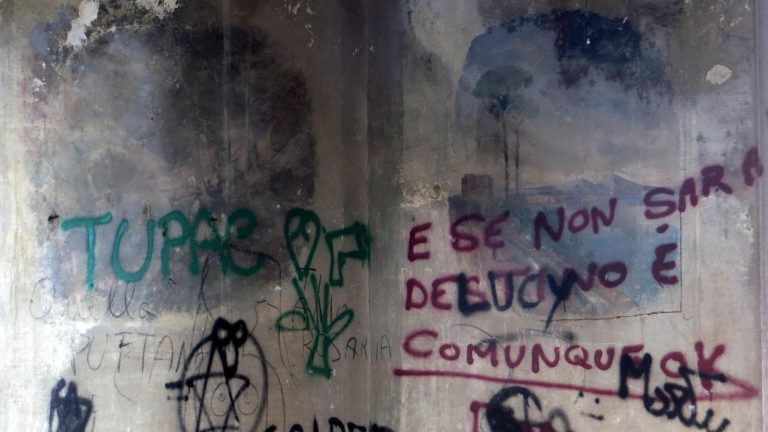 Affreschi vandalizzati e rave party nelle antiche sale: così si dissipa la memoria dell’antico casino nel Nolano
