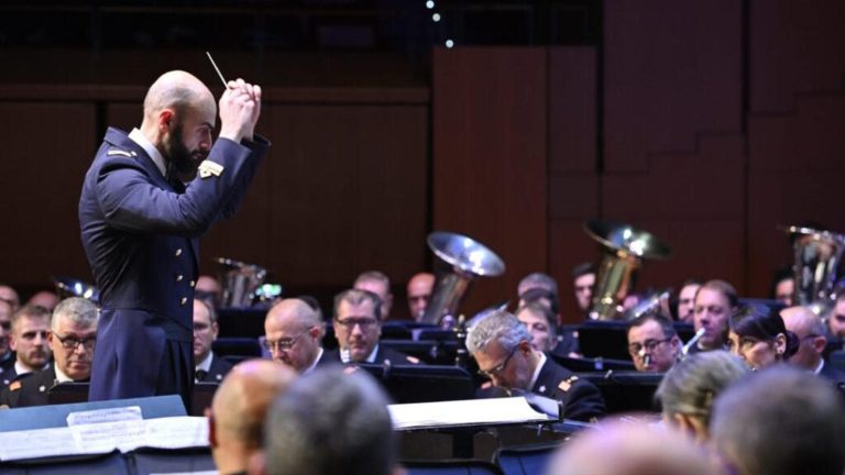 Ai templi di Paestum il concerto dell’Aeronautica Militare Ai templi di Paestum il concerto dell’Aeronautica Militare