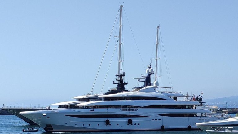 Castellammare, arriva lo yacht dei record: e’ Ulysses