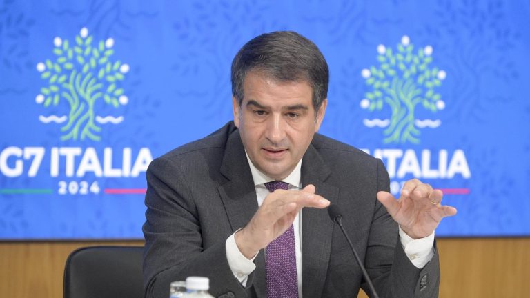 Fitto: “De Luca polemico e offensivo, con Manfredi si collabora per Napoli” Fitto: “De Luca polemico e offensivo, con Manfredi si collabora per Napoli”