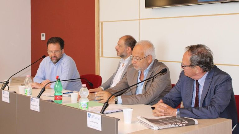 Ischia, la ricostruzione passa per il piano paesaggistico regionale: “L’isola sarà modello virtuoso” Ischia, la ricostruzione passa per il piano paesaggistico regionale: “L’isola sarà modello virtuoso”