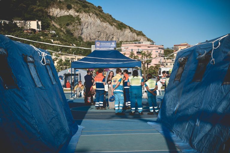 Terremoto Campi Flegrei, oggi scossa di magnitudo 4 avvertita anche a Napoli Terremoto Campi Flegrei, oggi scossa di magnitudo 4 avvertita anche a Napoli
