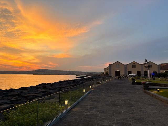 AperiPilates al Museo di Pietrarsa: pilates e aperitivo sul mare al tramonto AperiPilates al Museo di Pietrarsa: pilates e aperitivo sul mare al tramonto