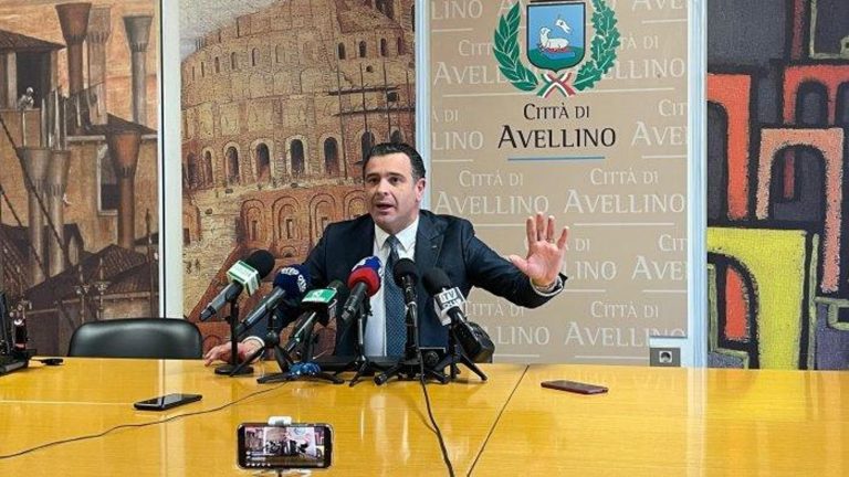 Corruzione, il gip respinge l’istanza di revoca dei domiciliari per l’ex sindaco di Avellino Gianluca Festa