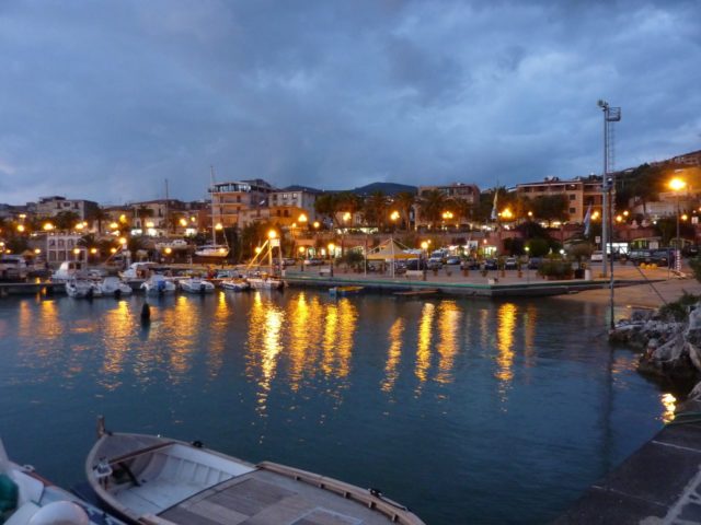 Dove fare il bagno nel Cilento: le spiagge e calette più belle di Marina di Camerota Dove fare il bagno nel Cilento: le spiagge e calette più belle di Marina di Camerota