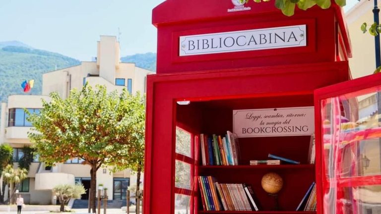 Ecco la Bibliocabina a Sant’Antonio Abate, in piazza l’originale spazio con libri per tutti Ecco la Bibliocabina a Sant’Antonio Abate, in piazza l’originale spazio con libri per tutti