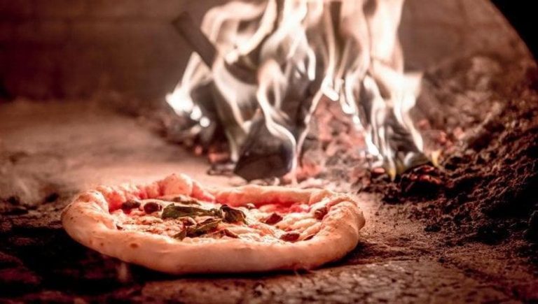La pizza rende felici, la conferma arriva (anche) dalla scienza