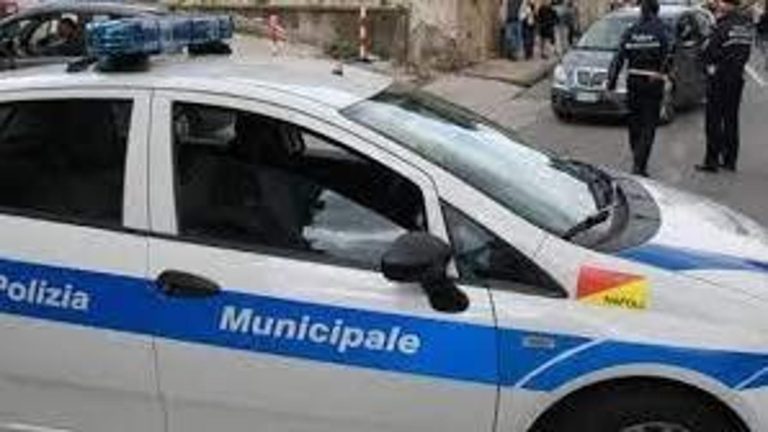 Musicisti di strada reagiscono ai controlli, multati e denunciati Musicisti di strada reagiscono ai controlli, multati e denunciati