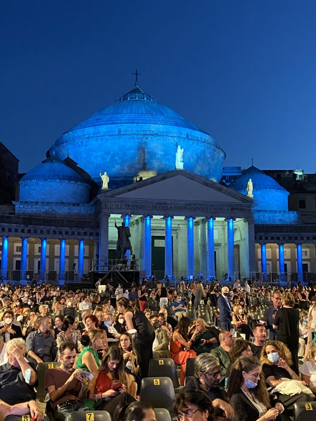 Restate a Napoli 2024: spettacoli teatrali e concerti gratuiti a Piazza Plebiscito