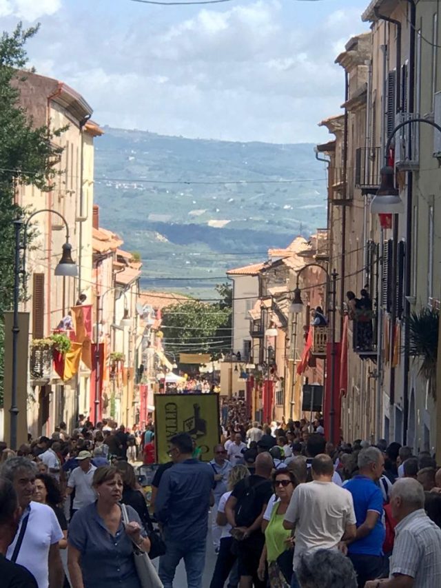 Festa dell’Uva di Solopaca 2024: la Grande Sfilata dei Carri e Vino DOC