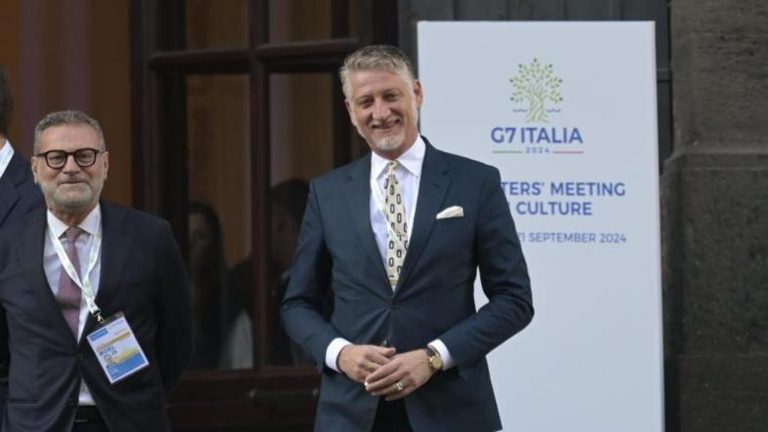 G7 della Cultura a Napoli, Museo archeologico nazionale blindato, Giuli: “Benvenuti a casa vostra” G7 della Cultura a Napoli, Museo archeologico nazionale blindato, Giuli: “Benvenuti a casa vostra”