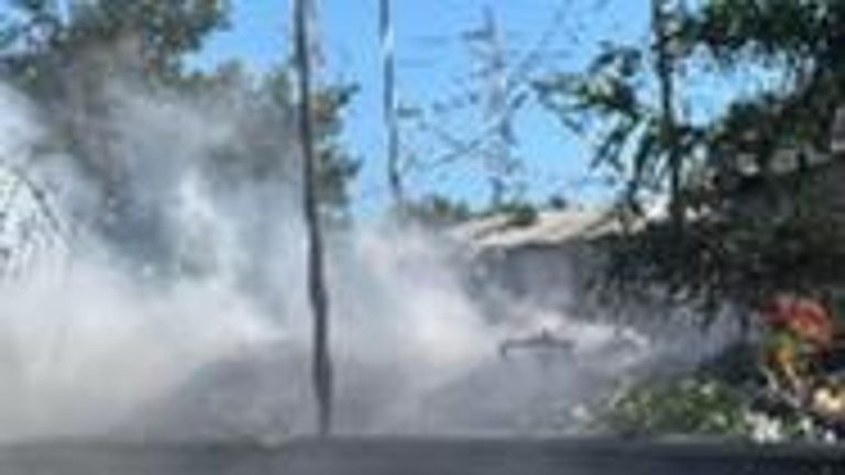 Incendio vicino al campo rom di Secondigliano. Tecnici Arpac monitorano diossine Incendio vicino al campo rom di Secondigliano. Tecnici Arpac monitorano diossine