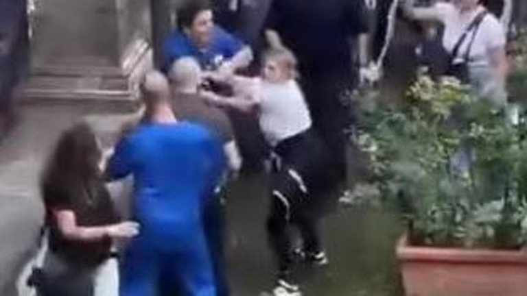 Il cane muore, pestaggio al Dipartimento di Veterinaria della Federico II: quattro arresti, cinque feriti
