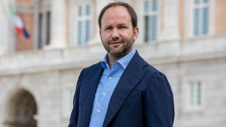Pontida, “insulti ai meridionali”: scontro aperto in Campania tra Forza Italia e Lega Pontida, “insulti ai meridionali”: scontro aperto in Campania tra Forza Italia e Lega