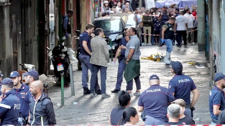 Uomo ucciso in strada alla Duchesca davanti al figlio minorenne. Nel 2022 era sfuggito a un agguato