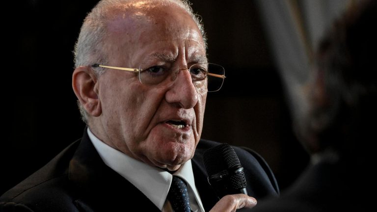 Autonomia, De Luca: “La Consulta smantella impianto della legge Calderoli, difesa l’unità del Paese” Autonomia, De Luca: “La Consulta smantella impianto della legge Calderoli, difesa l’unità del Paese”