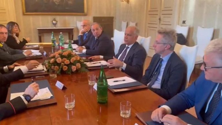 Napoli, 200 telecamere e più agenti di notte contro il crimine giovanile
