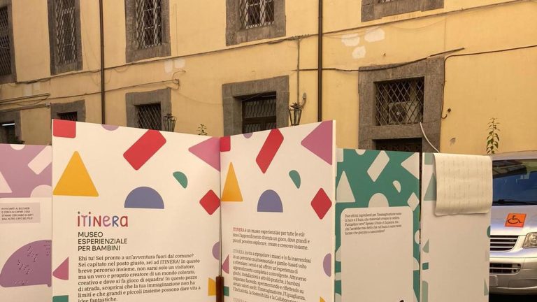 Napoli, un museo all’aperto per i bambini al centro storico: ecco “Itinera” Napoli, un museo all’aperto per i bambini al centro storico: ecco “Itinera”