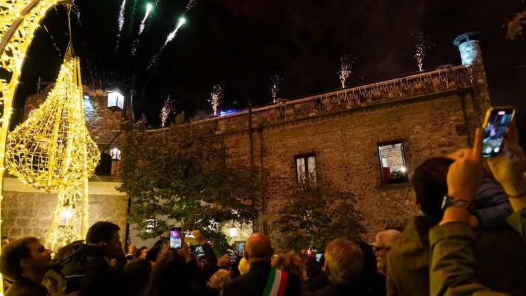 Più di diecimila visitatori al Castello di Limatola per i mercatini di Natale Più di diecimila visitatori al Castello di Limatola per i mercatini di Natale