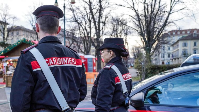 Castellammare, 19enne in giro con pistola carica e col proiettile in canna: arrestato Castellammare, 19enne in giro con pistola carica e col proiettile in canna: arrestato