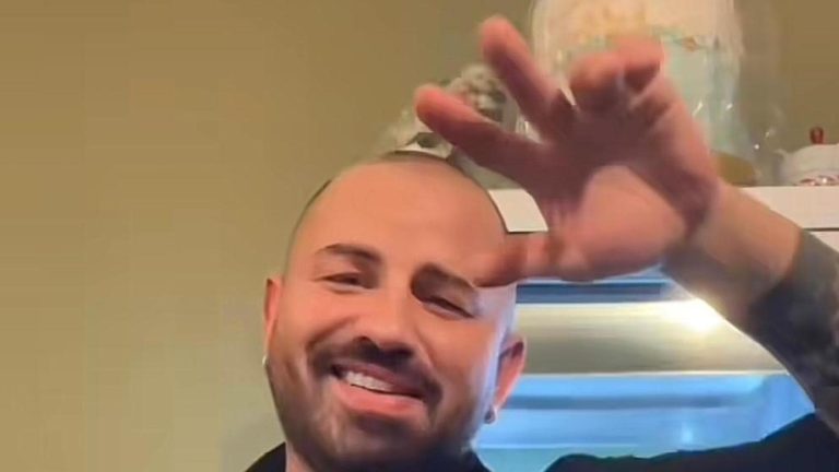 “Il mio capo considera noi gay inferiori”. Suicida per mobbing