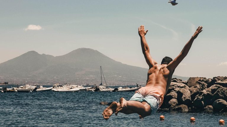 Napoli e un tuffo che sa di libertà: la foto di Mario Durante premiata da IgersItalia Napoli e un tuffo che sa di libertà: la foto di Mario Durante premiata da IgersItalia