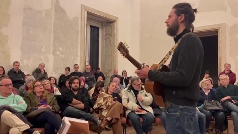 Nel libro “Con Pino”, il racconto di un artista attraverso i suoi dischi