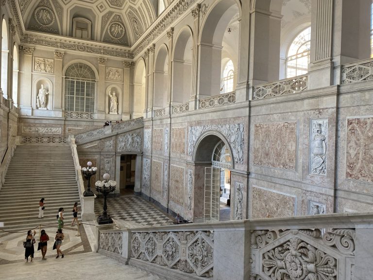 Second Woman, Spettacolo di 24 ore gratis a Palazzo Reale per il Campania Teatro Festival Second Woman, Spettacolo di 24 ore gratis a Palazzo Reale per il Campania Teatro Festival