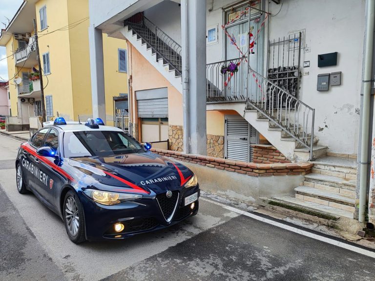 Tragedia a Tufino, bimba di 4 anni cade da scala e muore sul colpo Tragedia a Tufino, bimba di 4 anni cade da scala e muore sul colpo