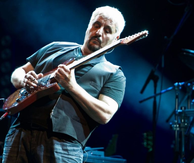 Napoli Celebra Pino Daniele: Due Giornate di Eventi nei Suoi Luoghi Iconici