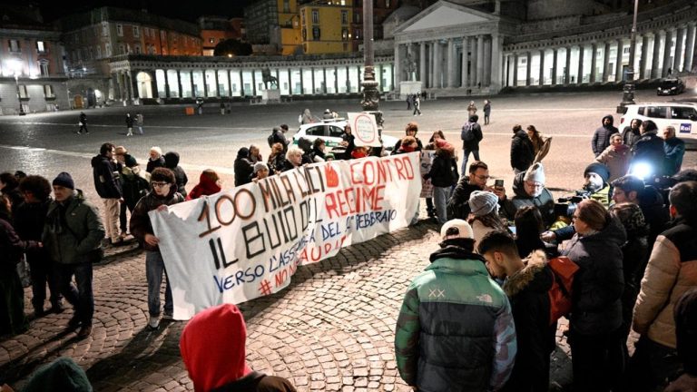 Napoli, in piazza contro il ddl sicurezza: “Fermiamo il regime di polizia”