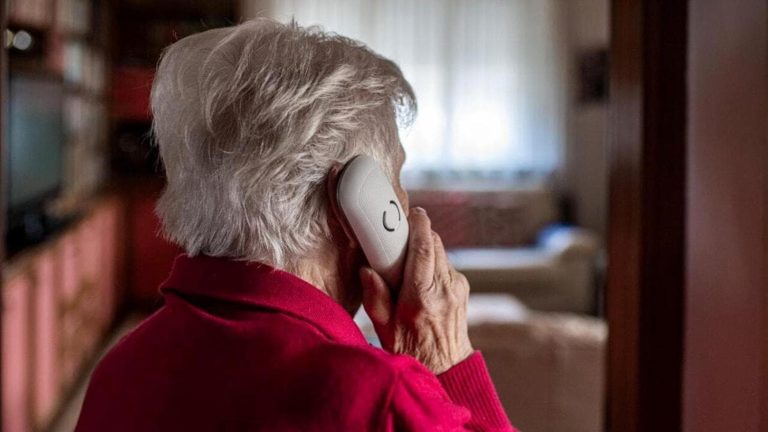 Ottiene quasi 50mila euro con truffa telefonica, denunciato 18enne