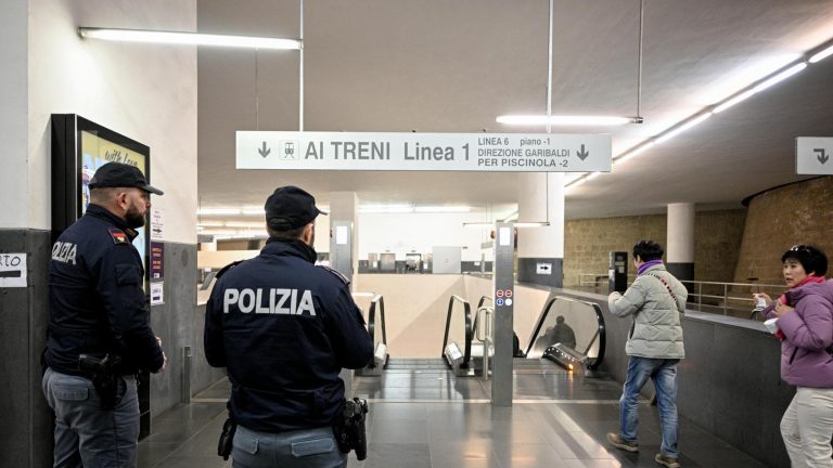 Sicurezza, 14 agenti della Polmetro pattugliano la metropolitana sulle linee 1 e 6